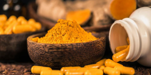 薑黃粉與薑黃膠囊